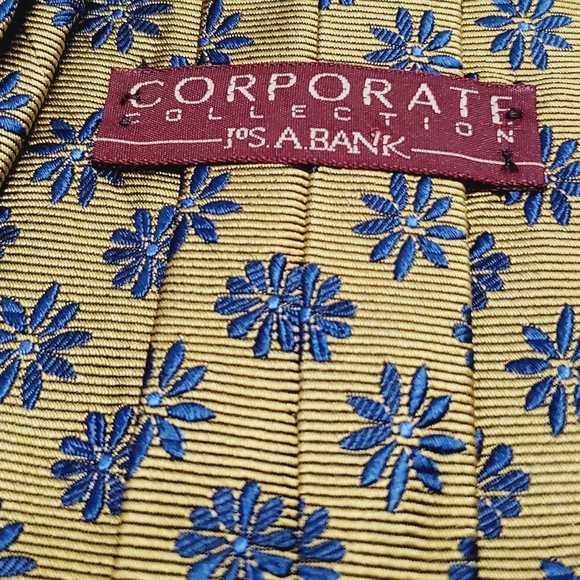 Jos. A. Bank Necktie Gold Geometric Pattern Silk Neck Tie - Picture 3 of 5